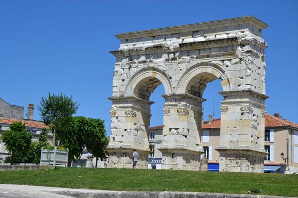  Photo: Arc de Germanicus rive droite Saintes.JPG