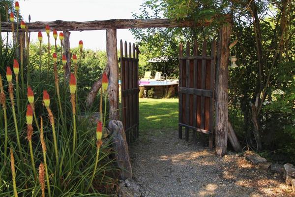  Photo: gite pigeonnier piscine 1.jpg