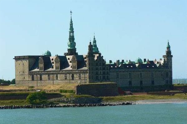  Photo: 618590-le-chateau-de-kronborg-au-danemark.jpg
