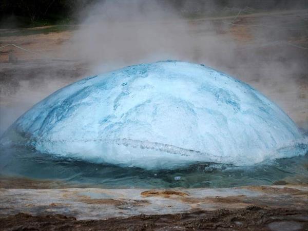  Photo: le-geyser-strokkur_940x705.jpg