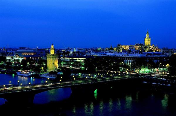  Photo: sevilla-de-noche.jpg