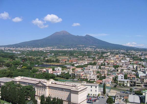  Photo: Campanile_Pompei_08_-_Vs_Vesuvio.jpg