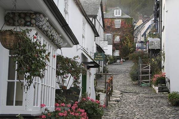  Photo: picturesofdevon-clovelly.jpg