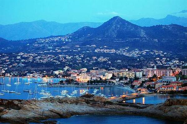  Photo: ile-rousse-port.jpg