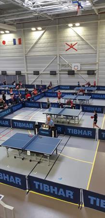  Photo: 11 a- grande salle (7 terrains bad).jpg