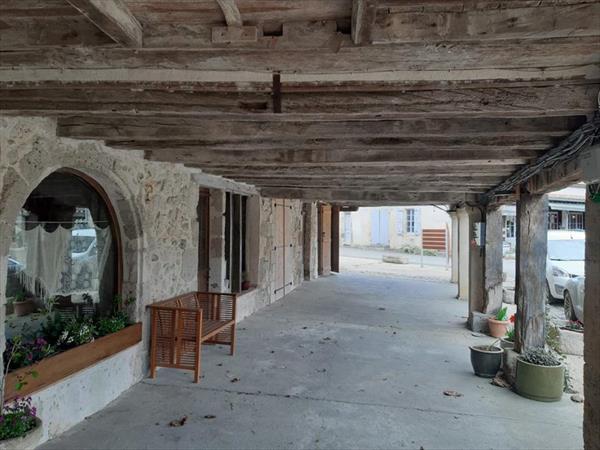  Photo: Fourcès, les arcades