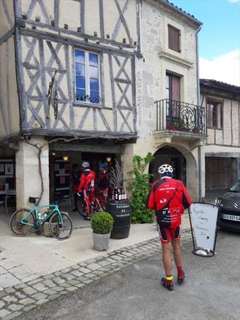  Photo: Fourcès, aïe-aïe-aïe, on entre dans une Cave