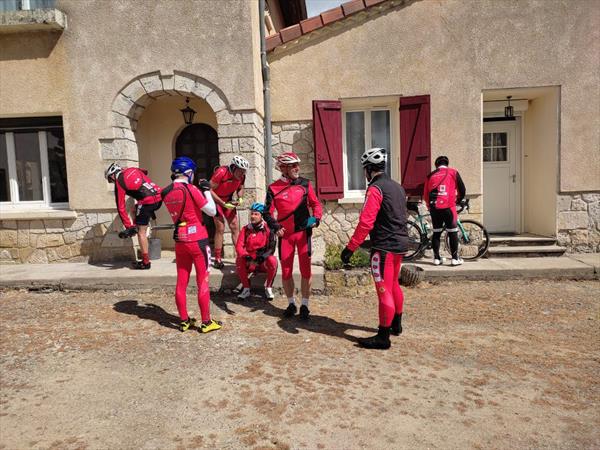  Photo: J1 - 124343 - prépa départ Le Macon.jpg