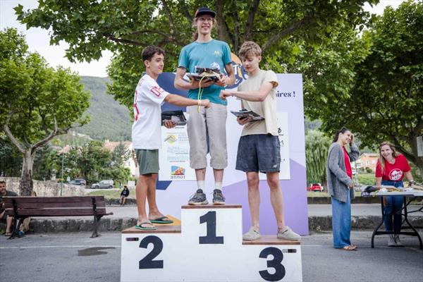  Photo: expert jeunes hommes.jpg
