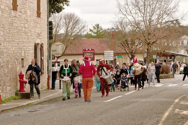 Le carnaval des Enfants Photo: défilé dans la Rue aux Truffes