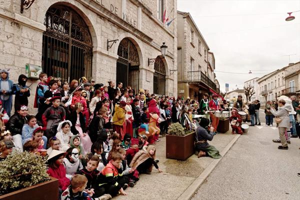 Le carnaval des Enfants Photo: Séance photo devant la mairie