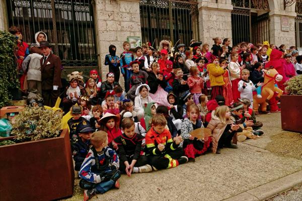 Le carnaval des Enfants Photo: Séance photo devant la mairie