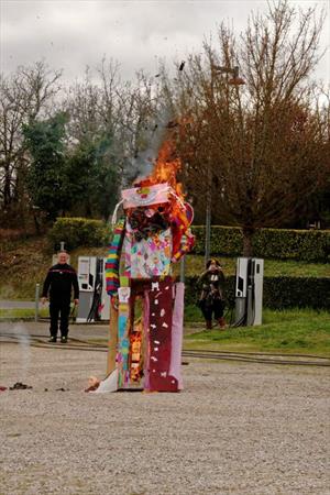 Le carnaval des Enfants Photo: monsieur Carnaval brûle