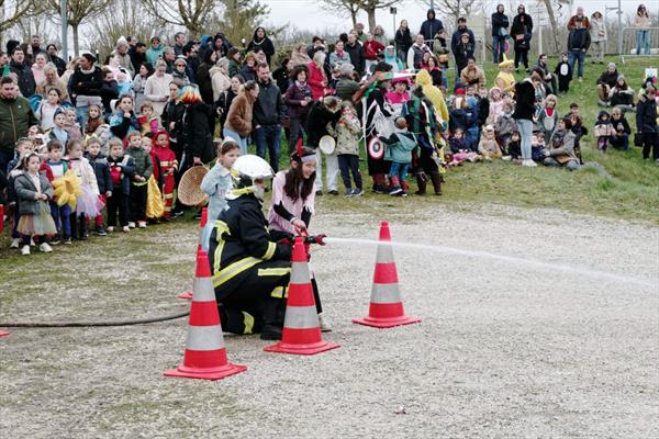 Le carnaval des Enfants Photo: De futurs pompiers ?
