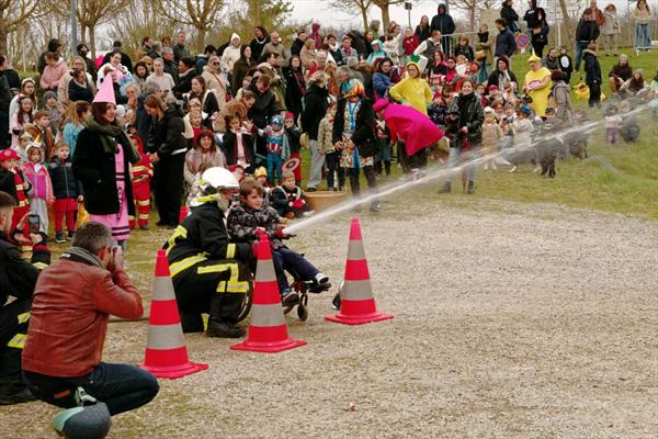 Le carnaval des Enfants Photo: De futurs pompiers ?