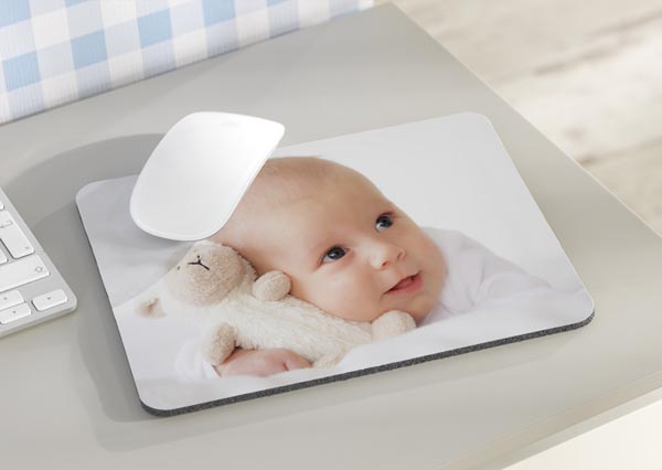 tapis de souris personnalisé avec photo de bébé. Cadeaux de naissance sur Comboost