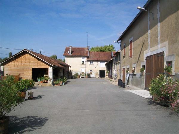  Photo: hervouet-garat_vue-de-la-ferme_ph58.jpg