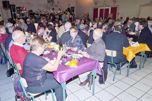  Photo: repas-dansant-2011-vouzan_ph-6.jpg