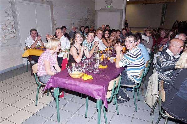  Photo: repas-dansant-2011-vouzan_ph-11.jpg