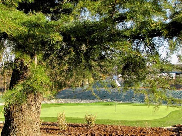  Photo: golf-les-petites-chaumes-le-parcours-vue-terrasse_