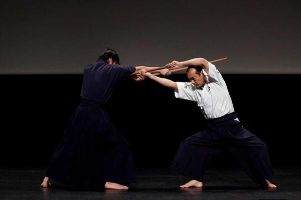 
Kuroda Tetsuzan est un des maîtres d’arts martiaux les plus connus du Japon. En 1970 il devient à vingt ans le plus je...