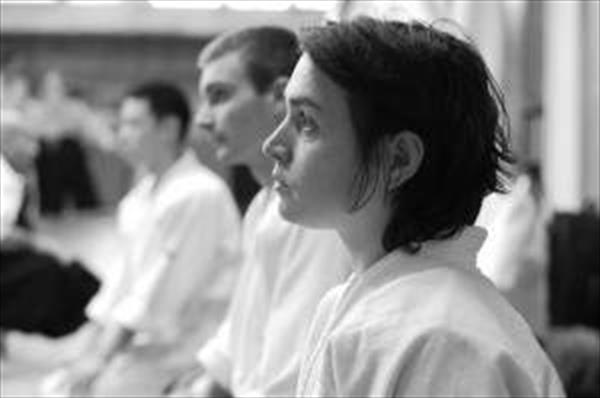 Fondé entre 1925 et 1940 par Morihei Ueshiba, l'aïkido consiste à neutraliser l'adversaire grâce à des techniques circul...