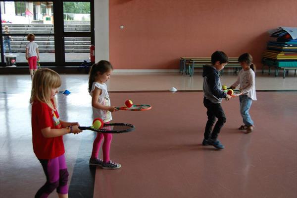  Photo: Découverte du tennis à l'école maternelle (3).JPG