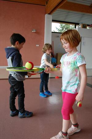  Photo: Découverte du tennis à l'école maternelle (5).JPG