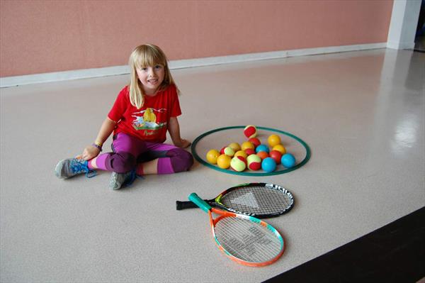  Photo: Découverte du tennis à l'école maternelle (7).JPG