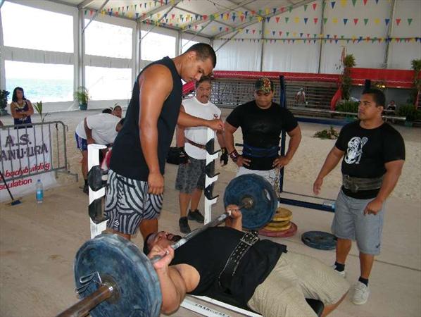 

Allez Andy.... pousse ! Photo: 0157.jpg  MANU URA Musculation Paea - TAHITI