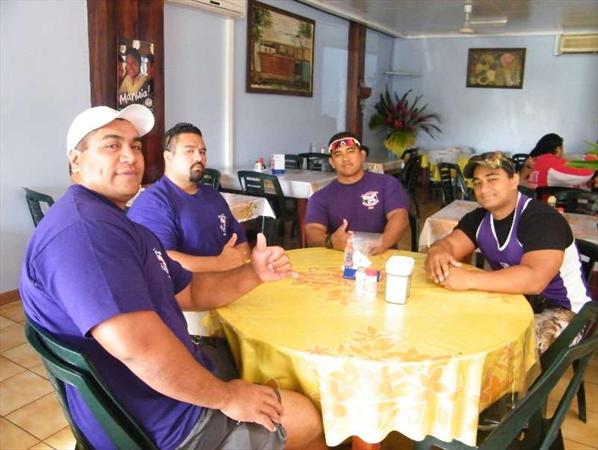 
le petit déjeuner du samedi avant de commencer les démos Photo: 0020.jpg  MANU URA Musculation Paea - TAHITI