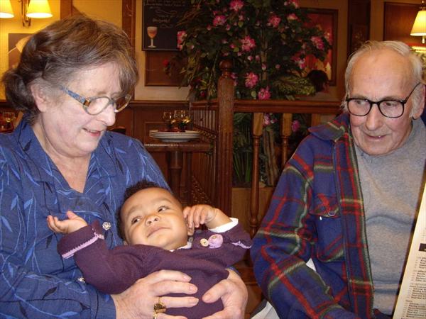 Avec Mamie Pierrette et papy George

With Grandma and GranPa Photo: IMGP2590.JPG