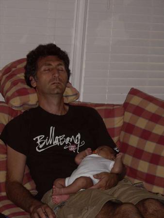 A la sieste avec papa
Napping with daddy Photo: IMGP1845.JPG