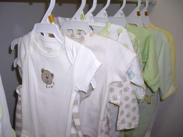 Difficile qd on ne sait pas le sexe alors du beige, du vert anis et un peu de jaune

Difficult when the gender is unkn...