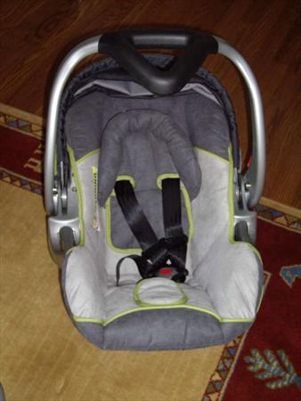 Pret pour partir en Virginie - Ready to go to Virginia Photo: Car seat - Siege auto.JPG