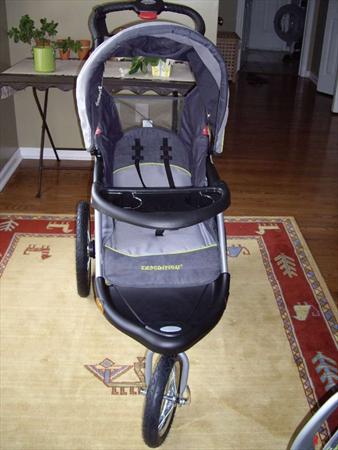 Au cas on voudrait faire du jogging - In case we would like to start jogging Photo: Stroller - Poussette.JPG