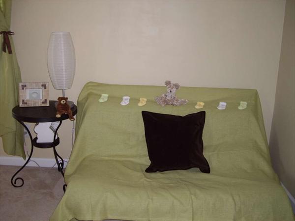 Le canapé pour papa mamman qd on se lévera pour les biberons
Sofa for Daddy & Mummy when feeding baby Photo: Chambre 2 ...